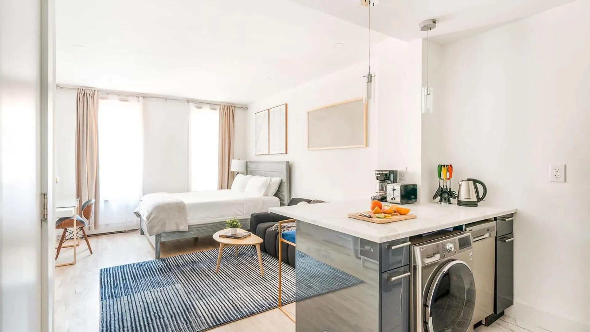 1597-14 New Renovated Studio Rime Ues - W D New York États-Unis
