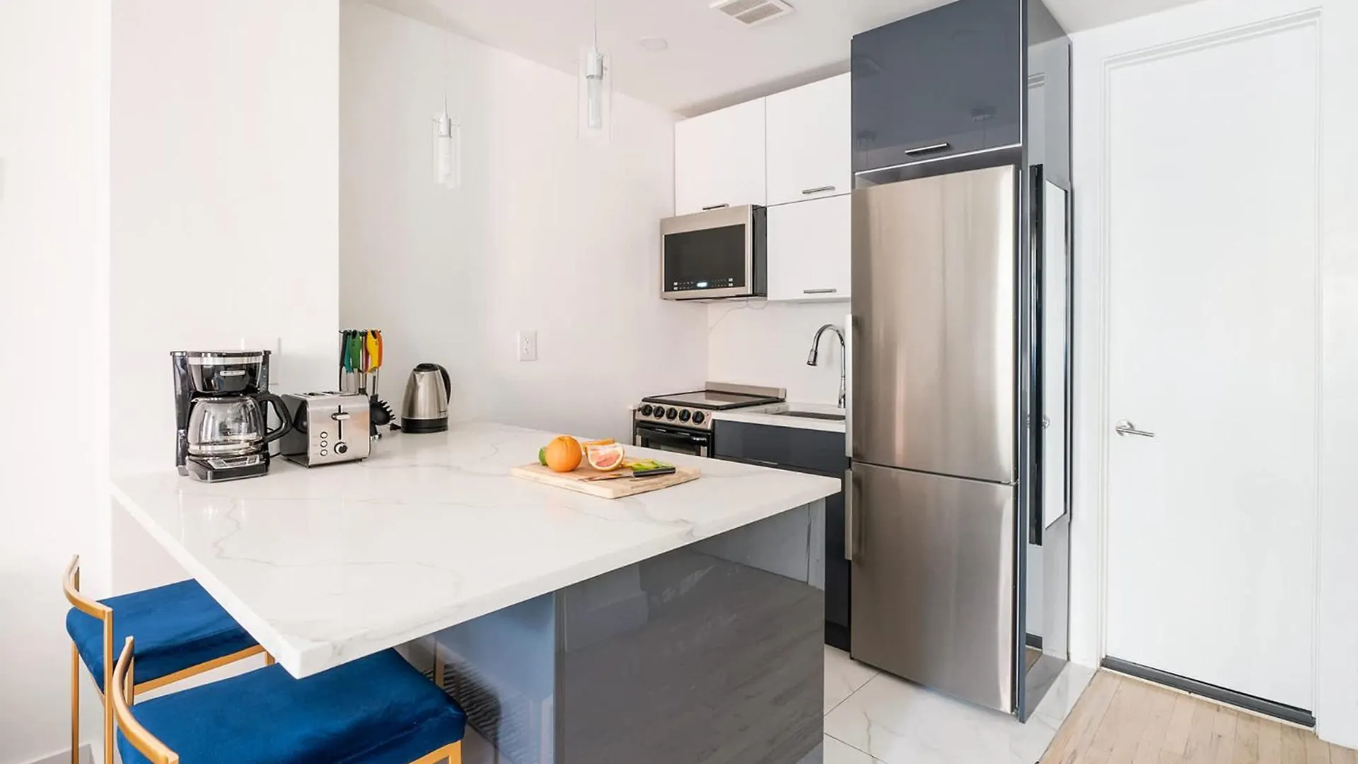 1597-14 New Renovated Studio Rime Ues - W D New York
